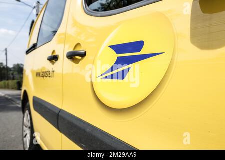 Auto postale francese durante un percorso postale | Voiture postale francaise durant la tournee postale 29/08/2017 Foto Stock