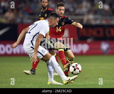 Andreas Samaris della Grecia e Dries Mertens del Belgio hanno ritratto in azione durante una partita di qualificazione della Coppa del mondo tra la Grecia e la nazionale belga di calcio Red Devils a Pireo, Atene, Grecia, domenica 03 settembre 2017. FOTO DI BELGA DIRK WAEM Foto Stock