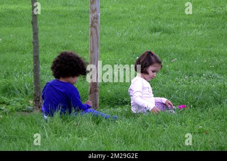 Child | Enfants dans l'herbe 10/09/2017 Stock Photo