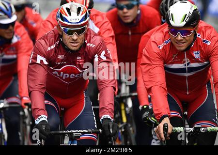 Alexander Kristoff del Norvegan di Katusha-Alpecin e Edvald Boasson Hagen del Team Dimension Data raffigurati in azione durante una sessione di allenamento in vista dei Campionati mondiali di ciclismo su strada 2017 di Bergen, Norvegia, giovedì 21 settembre 2017. FOTO DI BELGA YORICK JANSENS Foto Stock