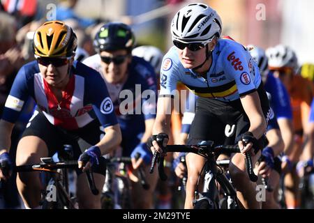 Il belga Kelly Van den Steen ha ritratto in azione durante la gara di strada femminile Elite ai Campionati mondiali di ciclismo UCI 2017 a Bergen, Norvegia, sabato 23 settembre 2017. FOTO DI BELGA YORICK JANSENS Foto Stock