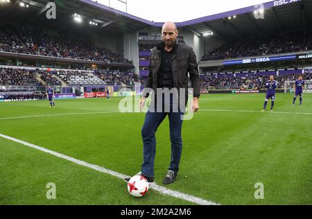 L'ex attaccante di Anderlecht Jan Koller ha mostrato all'inizio della partita della Jupiler Pro League tra RSC Anderlecht e Standard de Liege, ad Anderlecht, domenica 01 ottobre 2017, il nono giorno della Jupiler Pro League, la stagione calcistica belga 2017-2018. BELGA PHOTO VIRGINIE LEFOUR Foto Stock