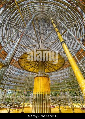 Phra Maha Chedi Tripob Triwong pagoda in acciaio in Hat Yai, Songkhla, Thailandia Foto Stock