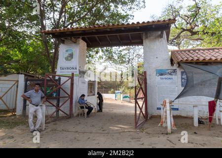 Ingresso al parco colombiano Tayrona 'bahia conchaa' Foto Stock