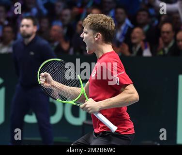 Il belga David Goffin festeggia dopo aver vinto la prima partita tra il belga David Goffin (ATP 7) e il francese Lucas Pouille (ATP 18) nella prima giornata della finale del Davis Cup World Group tra Francia e Belgio, venerdì 24 novembre 2017, a Villeneuve-d'Ascq. La finale si disputerà dal 24 al 26 novembre 2017 allo stade Pierre-Mauroy di Lille, Francia. BELGA FOTO BENOIT DOPPAGNE Foto Stock