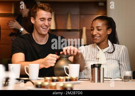 L'atleta belga Niels Pittomvels e l'atleta belga Nafissatou 'Nafi' Thiam, nella foto, durante la giornata del premio AIAF Athletics Award dopo la prima colazione a Monte Carlo, a Monaco, venerdì 24 novembre 2017. FOTO DI BELGA YORICK JANSENS Foto Stock