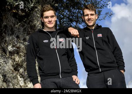 Il belga Remy Mertz di Lotto Soudal e il belga Maxime Monfort di Lotto Soudal, raffigurati durante la tappa della squadra ciclistica di Lotto-Soudal a Maiorca, in Spagna, in vista della nuova stagione ciclistica, sabato 16 dicembre 2017. FOTO DI BELGA DIRK WAEM Foto Stock