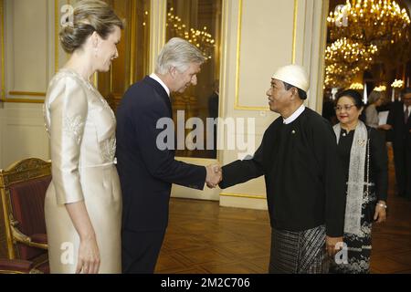 Regina Mathilde e Re Filippo, Ambasciatore del Myanmar Paw Lwin Sein e raffigurato durante un ricevimento di Capodanno organizzato dalla Famiglia reale per i diplomatici e i capi missione stranieri (ambasciatori e consoli) , accreditati a Bruxelles, presso il Palazzo reale di Bruxelles, martedì 16 gennaio 2018. FOTO DI BELGA NICOLAS MAETERLINCK Foto Stock