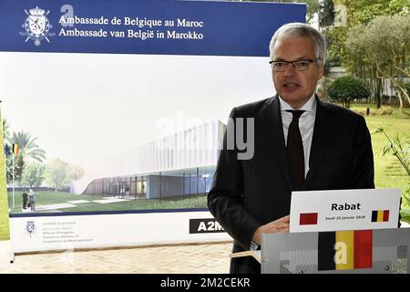 Il Vice primo Ministro e Ministro degli Esteri Didier Reynders ha raffigurato nella residenza dell'ambasciatore durante la presentazione della futura Cancelleria il secondo giorno di una visita diplomatica del Ministro degli Esteri belga a Morroco, giovedì 25 gennaio 2018, a Rabat, in Marocco. FOTO DI BELGA ERIC LALMAND Foto Stock