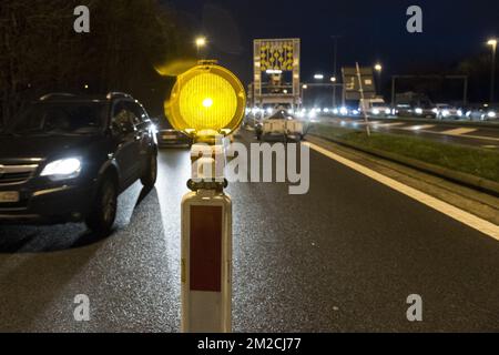 Circolazione rallentata beacause di lavori stradali al tunnel reyers | Travaux dans le tunnel Reyers. Conseguenza sur la circolazione. Embouteillage, ralentissements 29/01/2018 Foto Stock