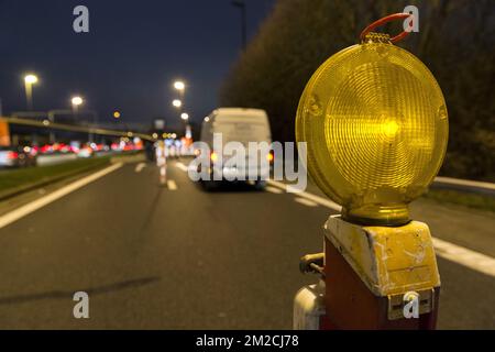 Circolazione rallentata beacause di lavori stradali al tunnel reyers | Travaux dans le tunnel Reyers. Conseguenza sur la circolazione. Embouteillage, ralentissements 29/01/2018 Foto Stock