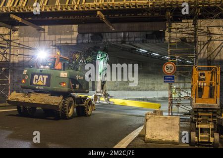 Circolazione rallentata beacause di lavori stradali al tunnel reyers | Travaux dans le tunnel Reyers. Conseguenza sur la circolazione. Embouteillage, ralentissements 29/01/2018 Foto Stock