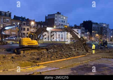 Circolazione rallentata beacause di lavori stradali al tunnel reyers | Travaux dans le tunnel Reyers. Conseguenza sur la circolazione. Embouteillage, ralentissements 29/01/2018 Foto Stock