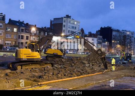 Circolazione rallentata beacause di lavori stradali al tunnel reyers | Travaux dans le tunnel Reyers. Conseguenza sur la circolazione. Embouteillage, ralentissements 29/01/2018 Foto Stock