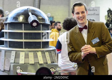 Brussels Comiccon è un divertente convegno che mostra casi sci-fi; orrori; serie tv; giochi; videogiochi; Vecchi film; manga; fumetti; eroi...| la premiere Brussels comiccon, dans Tours et Taxis, souligne la pop culture et tout ce qui s'y rapporte, horreurs, film, tele series, jeux video; fantascienza.. 10/02/2018 Foto Stock