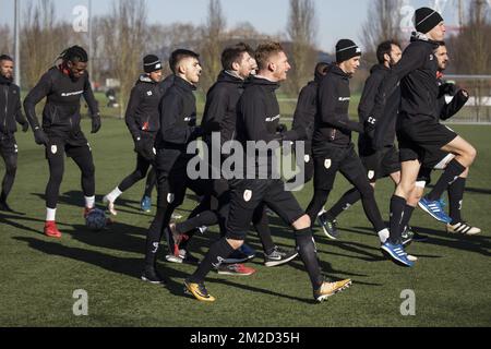 I giocatori di Standard sono raffigurati in azione durante una sessione di allenamento aperto della squadra di calcio belga Standard de Liege, mercoledì 14 febbraio 2018, ad Angleur. BELGA FOTO KOEN BLANCKAERT Foto Stock