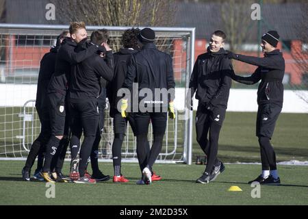 I giocatori di Standard sono raffigurati in azione durante una sessione di allenamento aperto della squadra di calcio belga Standard de Liege, mercoledì 14 febbraio 2018, ad Angleur. BELGA FOTO KOEN BLANCKAERT Foto Stock