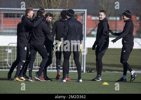 I giocatori di Standard sono raffigurati in azione durante una sessione di allenamento aperto della squadra di calcio belga Standard de Liege, mercoledì 14 febbraio 2018, ad Angleur. BELGA FOTO KOEN BLANCKAERT Foto Stock