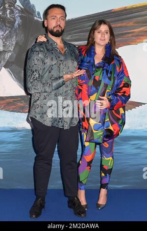 Roma, Italia. 13th Dec, 2022. Riccardo Cotumaccio (l) e Michela Giraud (r) partecipano al tappeto blu del film 'Avatar la via dell'acqua' allo Space Cinema moderno. (Foto di Mario Cartelli/SOPA Images/Sipa USA) Credit: Sipa USA/Alamy Live News Foto Stock