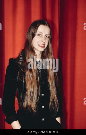 Laura Groeseneken aka 'Sennek' nella foto durante la presentazione del candidato belga al concorso di canzoni televisive 'Eurovision Song Contest', lunedì 05 marzo 2018 a Bruxelles. Nel mese di maggio 'Sennek', artista di Laura Groeseneken, si recherà a Lisboa, Portogallo per rappresentare il Belgio. FOTO DI BELGA DIRK WAEM Foto Stock