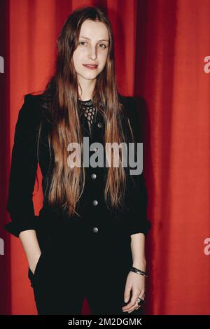 Laura Groeseneken aka 'Sennek' nella foto durante la presentazione del candidato belga al concorso di canzoni televisive 'Eurovision Song Contest', lunedì 05 marzo 2018 a Bruxelles. Nel mese di maggio 'Sennek', artista di Laura Groeseneken, si recherà a Lisboa, Portogallo per rappresentare il Belgio. FOTO DI BELGA DIRK WAEM Foto Stock