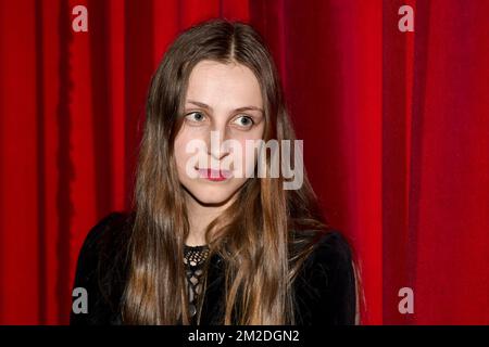 Laura Groeseneken aka 'Sennek' nella foto durante la presentazione del candidato belga al concorso di canzoni televisive 'Eurovision Song Contest', lunedì 05 marzo 2018 a Bruxelles. Nel mese di maggio 'Sennek', artista di Laura Groeseneken, si recherà a Lisboa, Portogallo per rappresentare il Belgio. FOTO DI BELGA DIRK WAEM Foto Stock