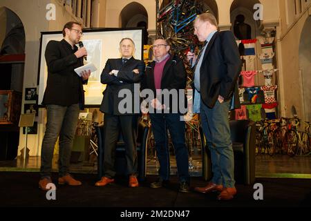 Giornalista di Sporza Christophe Vandegoor, ex ciclista belga Freddy Maertens, ex ciclista belga Michel Pollentier e giornalista Jacques Sys, raffigurati durante la presentazione del libro 'Top 1000 van de Belgische wielrenners' (Top 1000 dei ciclisti belgi), scritto dal giornalista Jacques Sys, martedì 13 marzo 2018, a Roeselare. BELGA FOTO KURT DESPLENTER Foto Stock