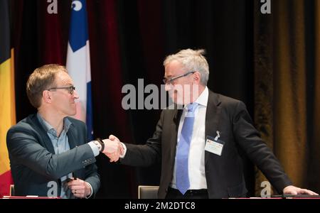 Van De Walle Rik, Università di Gand, Rettore e Oxhorn Philip, McGill University, associate Provost International ha raffigurato durante una cerimonia di firma il quinto giorno di una visita di Stato dei reali belgi in Canada a Montreal, Canada, venerdì 16 marzo 2018. BELGA FOTO BENOIT DOPPAGNE Foto Stock