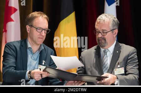 Van De Walle Rik, Università di Gand, Rettore e Lefebvre Guy, Universite De Montreal, Guy Lefebvre, Vice-Retteur Affaires Internationales et Francophonie, raffigurato durante una cerimonia di firma il quinto giorno di una visita di Stato dei reali belgi in Canada a Montreal, Canada, venerdì 16 marzo 2018. BELGA FOTO BENOIT DOPPAGNE Foto Stock