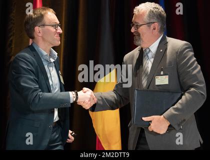 Van De Walle Rik, Università di Gand, Rettore e Lefebvre Guy, Universite De Montreal, Guy Lefebvre, Vice-Retteur Affaires Internationales et Francophonie, raffigurato durante una cerimonia di firma il quinto giorno di una visita di Stato dei reali belgi in Canada a Montreal, Canada, venerdì 16 marzo 2018. BELGA FOTO BENOIT DOPPAGNE Foto Stock