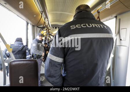 L'immagine mostra un funzionamento della FIPA (Full Integrated Police Action) nella rete STIB - MIVB di trasporti pubblici di Bruxelles, lunedì 19 marzo 2018. FOTO DI BELGA THIERRY ROGE Foto Stock