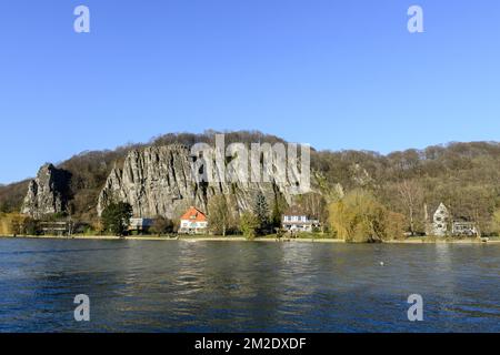 Wepion una piccola città lungo il fiume Mosa Wepion le long de la Mosa et ses superbes demeures sur les berges de la Mosa 26/02/2018 Foto Stock