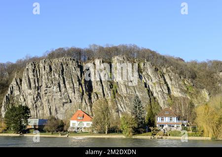 Wepion una piccola città lungo il fiume Mosa Wepion le long de la Mosa et ses superbes demeures sur les berges de la Mosa 26/02/2018 Foto Stock