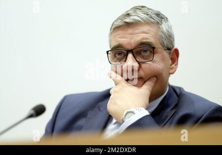 Il Ministro della Difesa e del Servizio pubblico Steven Vandeput è stato raffigurato nel corso di una sessione della commissione della Camera della Difesa al parlamento federale, a Bruxelles, martedì 20 marzo 2018. FOTO DI BELGA ERIC LALMAND Foto Stock