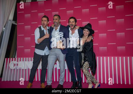 Moshe Ashkenazi,Omri Givon,Tomer Kapon e Ninet Tayeb posano con il premio Best Series Award da 'quando gli eroi volano' alle Canneseries vincitori Photocall | Moshe Ashkenazi, Omri Givon, Tomer Kapon et Ninet Tayeb posent avec le prix de la meilleure série de'when heres fly' au fotocuréats du Cannériseries. 11/04/2018 Foto Stock