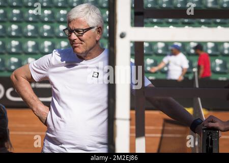 Il capitano belga Ivo Van Aken ha illustrato nel corso di una sessione di allenamento in vista della riunione del Gruppo Mondiale della Fed Cup di questo fine settimana Play off tra Italia e Belgio a Genova, Italia, giovedì 19 aprile 2018. FOTO DI BELGA LAURIE DIEFFEMBACQ Foto Stock