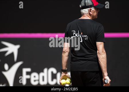 Il capitano belga Ivo Van Aken ha illustrato nel corso di una sessione di allenamento in vista della riunione del Gruppo Mondiale della Fed Cup di questo fine settimana Play off tra Italia e Belgio a Genova, Italia, venerdì 20 aprile 2018. FOTO DI BELGA LAURIE DIEFFEMBACQ Foto Stock