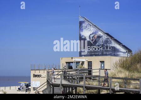 O'Neill Beachclub, club sulla spiaggia per surfisti e appassionati di sport acquatici nella località balneare di Blankenberge lungo la costa del Mare del Nord, Fiandre, Belgio | o'Neill Beachclub à Blankenberge, Belgique 18/04/2018 Foto Stock