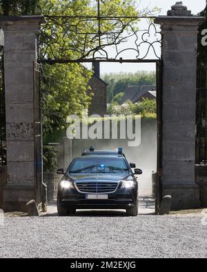 L'immagine mostra l'auto di Re Filippo - Filip che arriva in visita reale in occasione del 125th° anniversario della SRFB Societe Royale Forestiere de Belgique - KBBM De Koninklijke Belgische Bobouwmaatschappij, nel castello di Villers a Rochefort Venerdì 04 maggio 2018. BELGA FOTO BENOIT DOPPAGNE Foto Stock