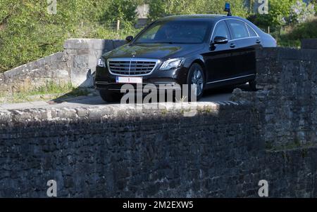 L'immagine mostra l'auto di Re Filippo - Filip in arrivo a una visita del re belga in occasione del 125th° anniversario della SRFB Societe Royale Forestiere de Belgique - KBBM De Koninklijke Belgische Bobouwmaatschappij, nel castello di Lavaux-Saint-Anne a Rochefort Venerdì 04 maggio 2018. BELGA FOTO BENOIT DOPPAGNE Foto Stock