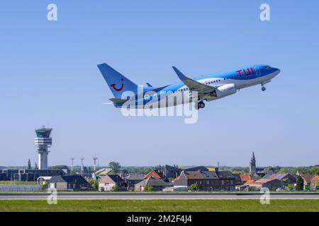 Boeing 767-304 from TUI Airways taking off from runway at the Brussels-National airport, Zaventem, Belgium | Boeing 767-304 de TUI Airways à l'aéroport de Bruxelles-National, Zaventem, Belgique 06/05/2018 Stock Photo