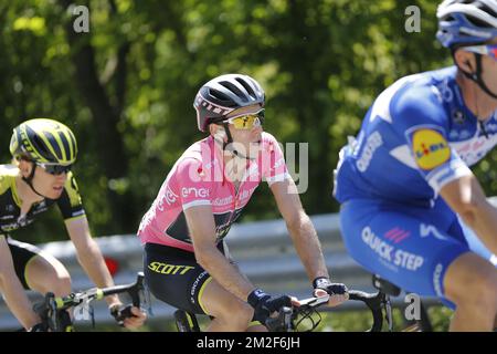 Britain's Simon Yates of Mitchelton - Scott rides the stage 9 of the 101st edition of the Giro D'Italia cycling tour, 225km from Pesco Sannita to Gran Sasso d'Italia, Italy, Sunday 13 May 2018. BELGA PHOTO YUZURU SUNADA FRANCE OUT  Stock Photo