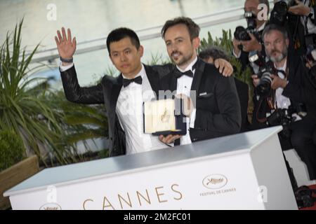 Direttore australiano Charles Williams (R), Vincitore del premio Palm d'Or per il suo film 'tutte queste creature' pose con Wei Shujun (L) vincitore del premio menzione speciale per il suo film 'confine' alla fotocellula Palme D'Or Vincitore durante il 71st° Festival di Cannes al Palais des Festivals |le réalisateur australien Charles Williams (à droite), Court métrage Palm d'Or pour son film'All these creatures' pose avec Wei Shujun (à gauche), lauréat d'une menziona spéciale pour son film'border'. au photocall de la Palme d'Or lors du 71ème Festival de Cannes au Palais des Festivals. 19/05/2018 Foto Stock