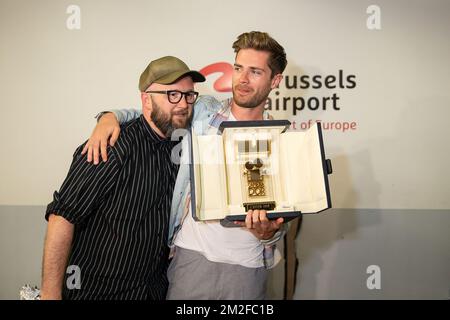 Lo sceneggiatore Angelo Tijssens e il regista Lukas Dhont hanno ritratto al ritorno dopo il festival del cinema 'Festival de Cannes', domenica 20 maggio 2018 all'aeroporto di Bruxelles a Zaventem. Il regista belga Dhont ha vinto il premio di debutto Camera d'Or (Golden Camera) per il suo film 'Girla'. FOTO DI BELGA JAMES ARTHUR GEKIERE Foto Stock