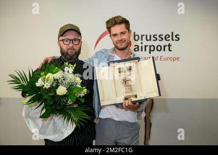 Lo sceneggiatore Angelo Tijssens e il regista Lukas Dhont hanno ritratto al ritorno dopo il festival del cinema 'Festival de Cannes', domenica 20 maggio 2018 all'aeroporto di Bruxelles a Zaventem. Il regista belga Dhont ha vinto il premio di debutto Camera d'Or (Golden Camera) per il suo film 'Girla'. FOTO DI BELGA JAMES ARTHUR GEKIERE Foto Stock