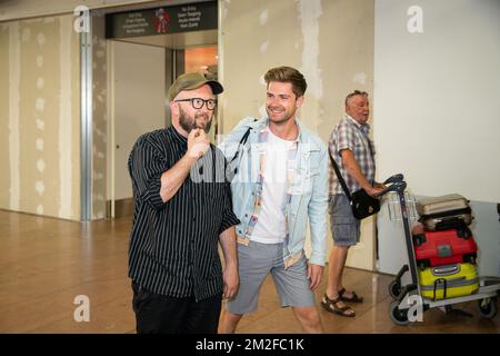 Lo sceneggiatore Angelo Tijssens e il regista Lukas Dhont hanno ritratto durante il ritorno dopo il festival del cinema 'Festival de Cannes', domenica 20 maggio 2018 all'aeroporto di Bruxelles a Zaventem. Il regista belga Dhont ha vinto il premio di debutto Camera d'Or (Golden Camera) per il suo film 'Girla'. FOTO DI BELGA JAMES ARTHUR GEKIERE Foto Stock