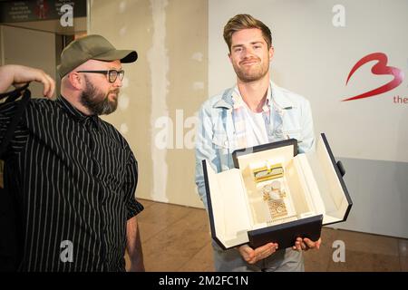 Lo sceneggiatore Angelo Tijssens e il regista Lukas Dhont hanno ritratto durante il ritorno dopo il festival del cinema 'Festival de Cannes', domenica 20 maggio 2018 all'aeroporto di Bruxelles a Zaventem. Il regista belga Dhont ha vinto il premio di debutto Camera d'Or (Golden Camera) per il suo film 'Girla'. FOTO DI BELGA JAMES ARTHUR GEKIERE Foto Stock