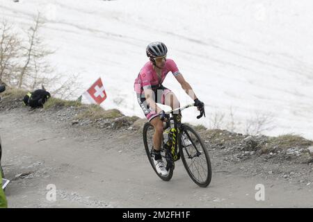 Simon Yates of Mitchelton - Scott ha mostrato in azione durante la fase 19 dell'edizione 101st del giro d'Italia, 184km da Venaria reale a Bardonecchia, Italia, venerdì 25 maggio 2018. FOTO DI BELGA YUZURU SUNADA FRANCE OUT Foto Stock