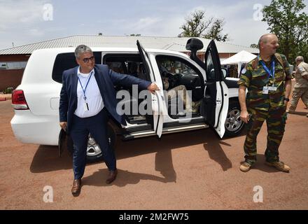 Il Ministro della Difesa e del Servizio pubblico Steven Vandeput arriva in visita ai soldati belgi a Bamako, Mali, martedì 05 giugno 2018. Le milizie belghe hanno sede a Bamako, parte della missione europea di formazione EUTM Mali. FOTO DI BELGA ERIC LALMAND Foto Stock