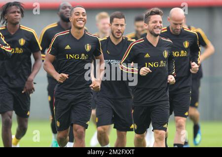 I belgi Youri Tielemans e i belgi Dries Mertens hanno mostrato la foto durante una sessione di allenamento della nazionale belga Red Devils, sabato 09 giugno 2018, a Tubize. I Red Devils hanno iniziato i preparativi per la prossima Coppa del mondo FIFA 2018 in Russia. FOTO DI BELGA BRUNO FAHY Foto Stock